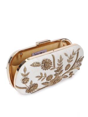 Dazzling beige clutch 3