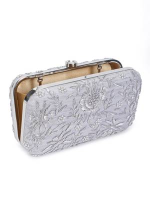 Pleasing silver clutch 4