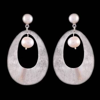 12.29 Gms Silver With A Pearl Drop Earrings 1