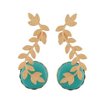 Green Onyx And Gold Stylish Earrings 2