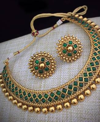 Green necklaces 1