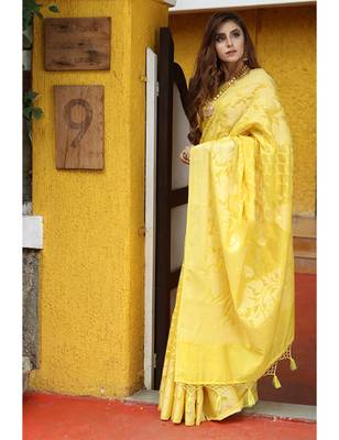 Yellow Shade Cotton Banarasi Handwoven Saree 3