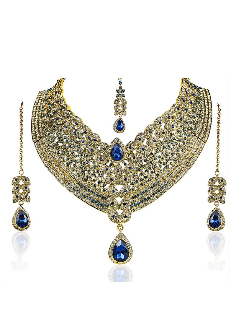 JewelMaze Gold Plated Stone Necklace Set with Maang Tikka