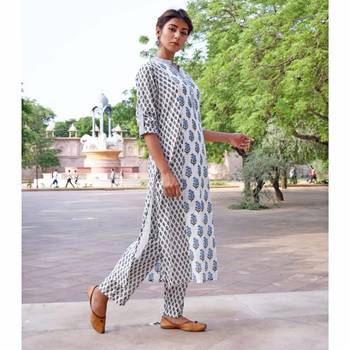 Set of Multi print Kurta with Pants 3