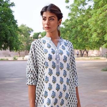 Set of Multi print Kurta with Pants 4