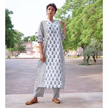 Set of Multi print Kurta with Pants 5