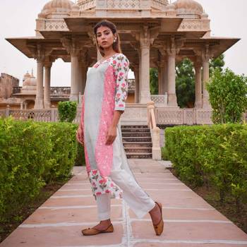Set of Multi print Kurta with Off White  Pants 3