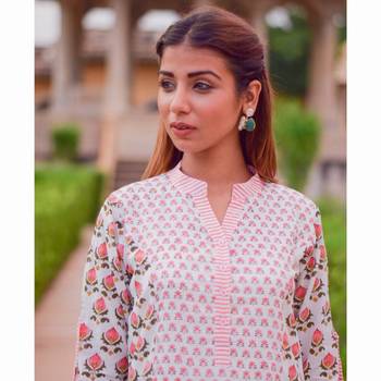 Set of Multi print Kurta with Printed Pants 4