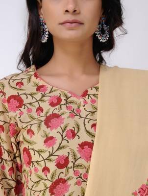 Set of Floral print Kurta with Dupatta with Red Pants 4