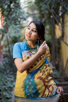 Multicolor Linen Digital Print Saree With Blouse 3