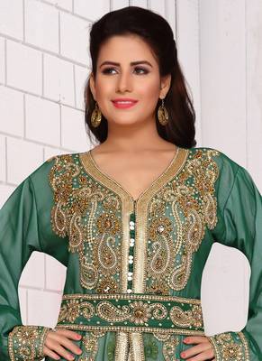Green embroidered georgette islamic kaftans With Sun-proof hijab 3