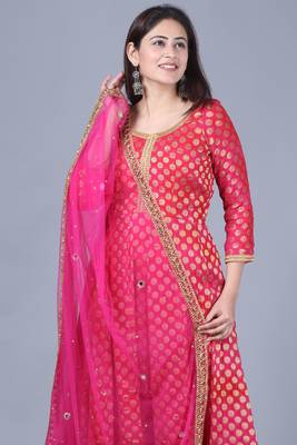Pink red georgette Banarasi anarkali with leggings and pink mirror stone net dupatta 4