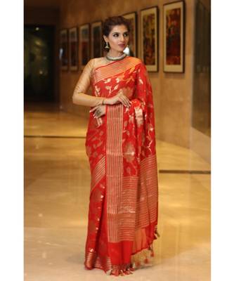 Red  hand woven Chiffon saree with blouse 1