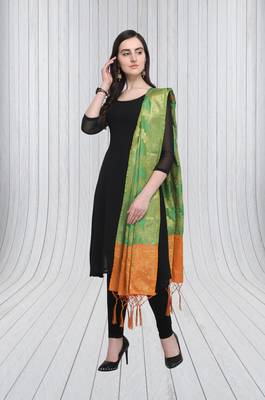 Green Banarasi silk blend Zari Woven Dupatta With Tussels 4