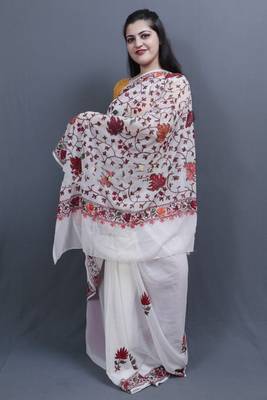 Pure White Colour Kashida Work Saree With Wonderful Designing On Border And Chinaar Jaal On Pallu. 2