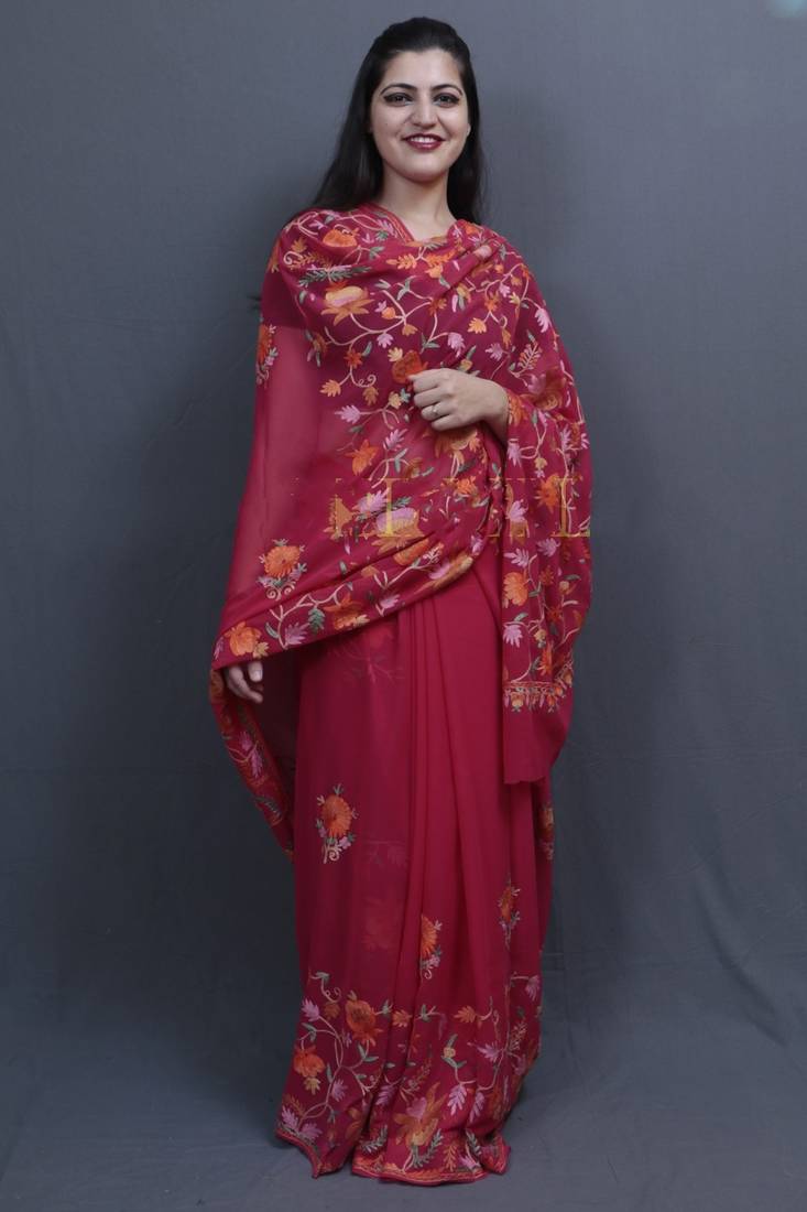 Majenta Colour Saree With Dense Aari Jaal On Pallu And Flowral Motifs