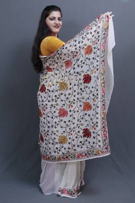 White Colour Kashida Work Saree With Wonderful Designing On Border And Chinaar Jaal On Pallu 1