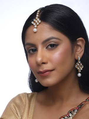 Kundan Teeka With Earrings 1