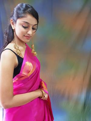 Pink hand woven silk cotton saree with blouse 3