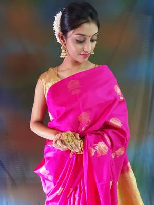 Rani pink hand woven silk saree with blouse 4