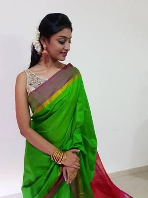 Parrot green hand woven silk saree with blouse 2