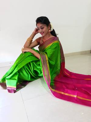 Parrot green hand woven silk saree with blouse 3