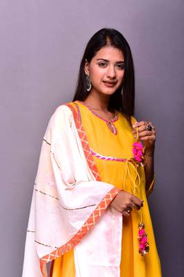 Yellow plain cotton kurta sets 3