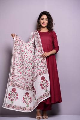 Maroon plain rayon kurta sets 1