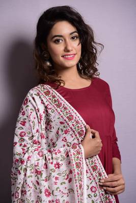 Maroon plain rayon kurta sets 2