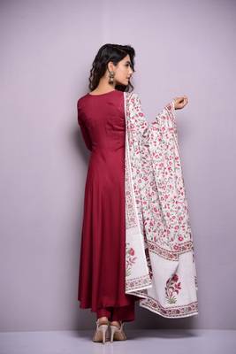 Maroon plain rayon kurta sets 3