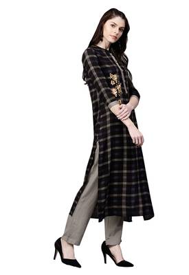 Black embroidered viscose palazzo kurta 5