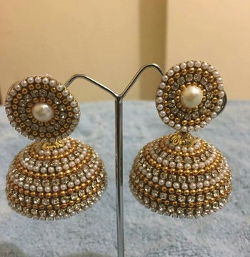 Beige earrings 1