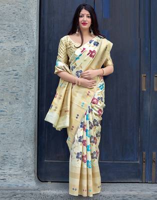 Off white woven silk blend saree with blouse 2