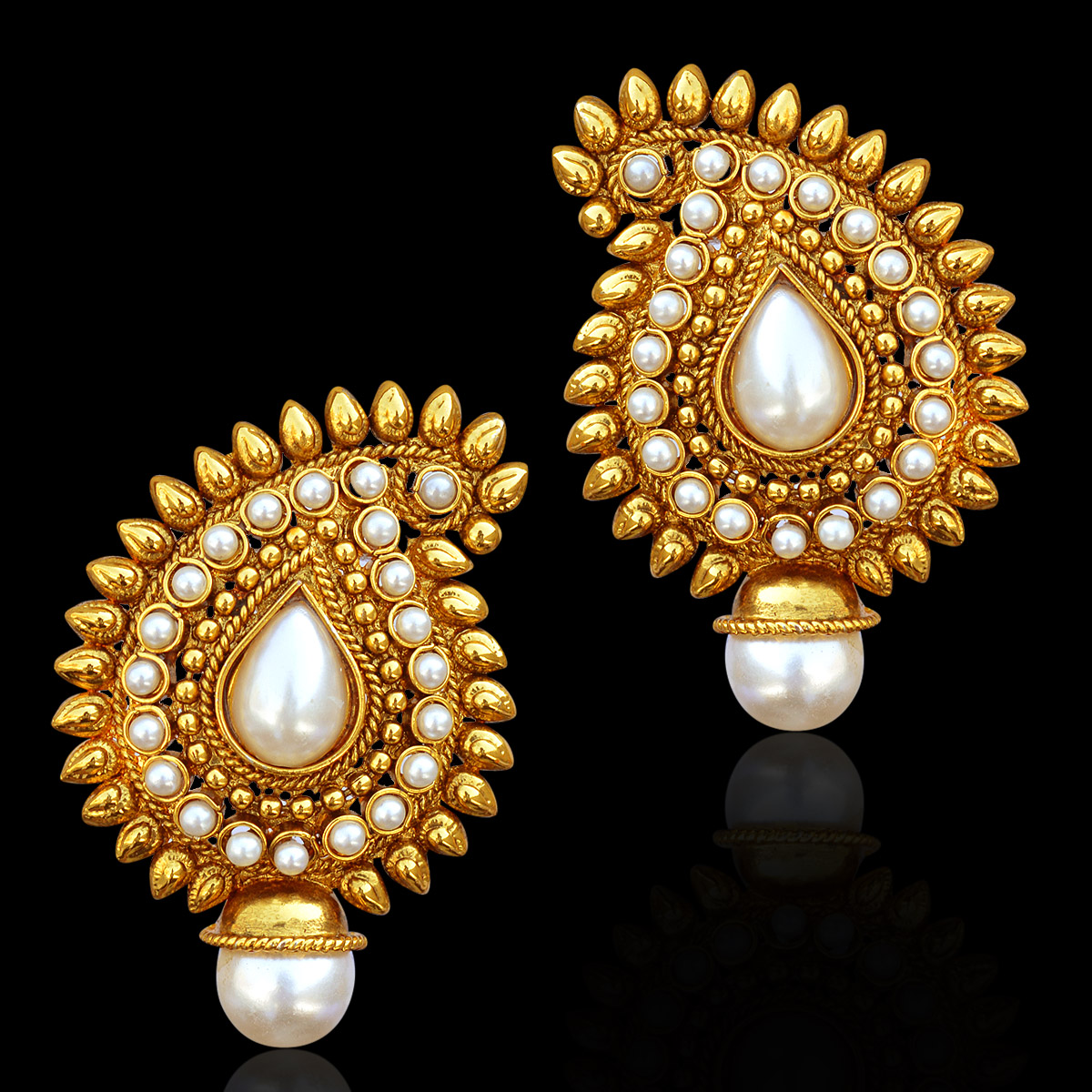 Traditional Indian gold earrings designs Traditional Indian gold earrings designs