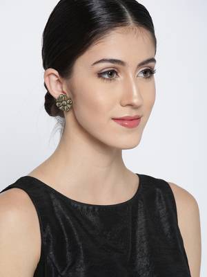 Infuzze Set of 2 Antique Gold-Toned Textured Studs 2