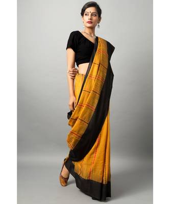 Khadi cotton saree with stunning swan & fish motifs 1