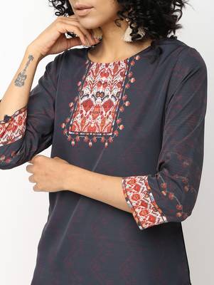 Grey printed crepe kurti 4