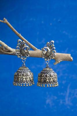 Gold earrings 1
