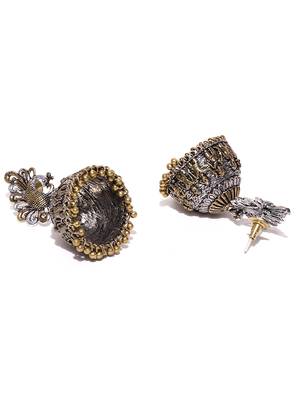 Gold earrings 4