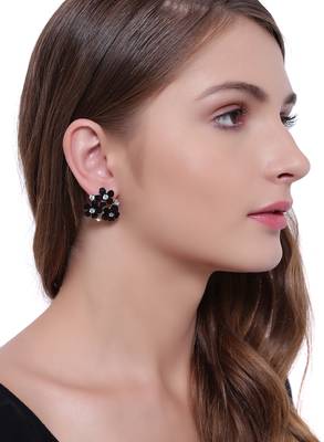 Gold earrings 1