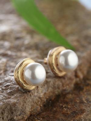 Gold earrings 1