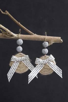 Beige earrings 1
