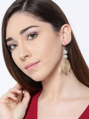 Beige earrings 2