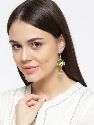 Gold earrings 1