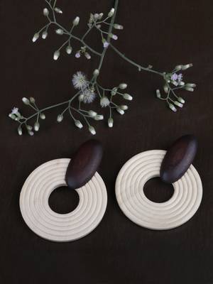 Beige earrings 1