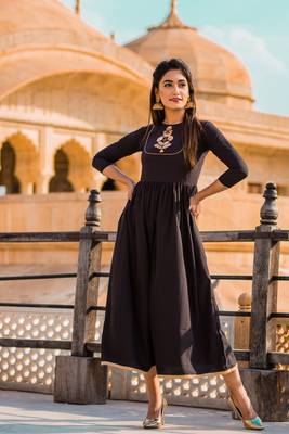 Dusky Black Dress With Pink Dupatta 3