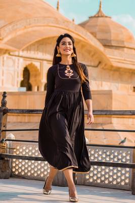 Dusky Black Dress With Pink Dupatta 4