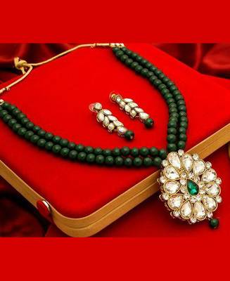 Green necklaces 1