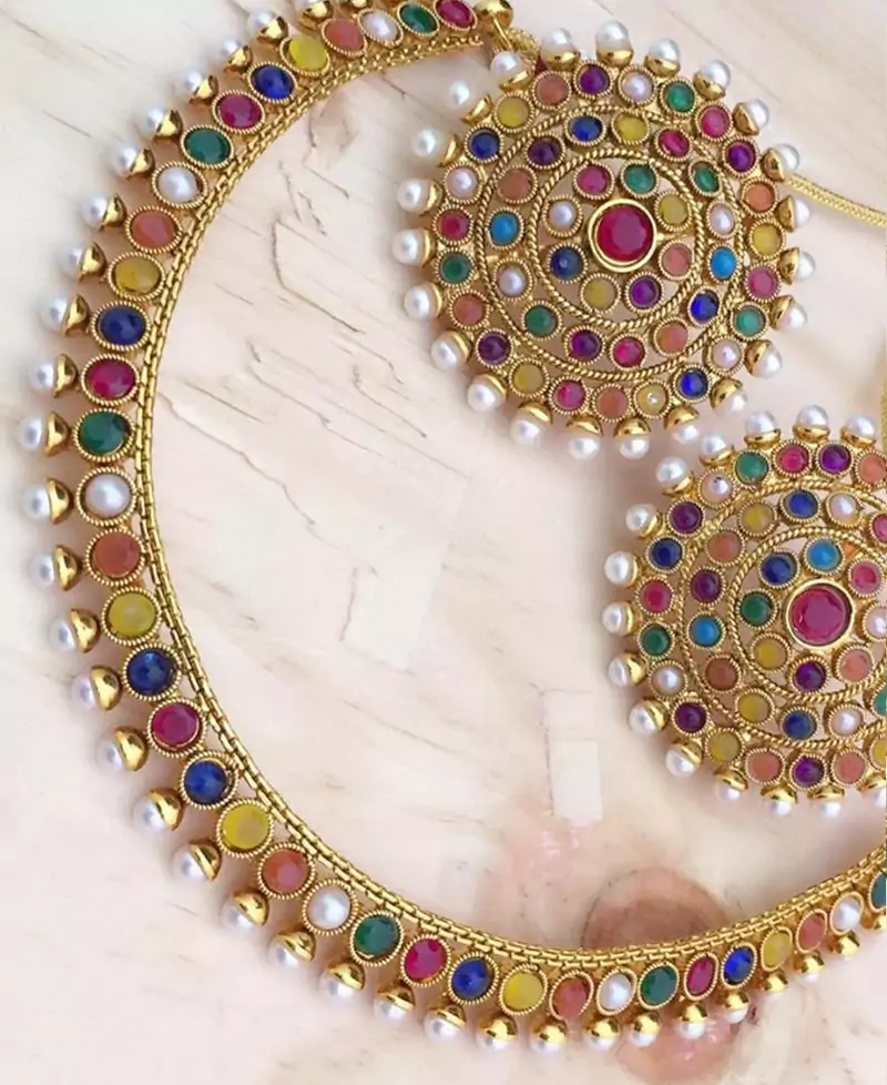 Multicolor necklaces