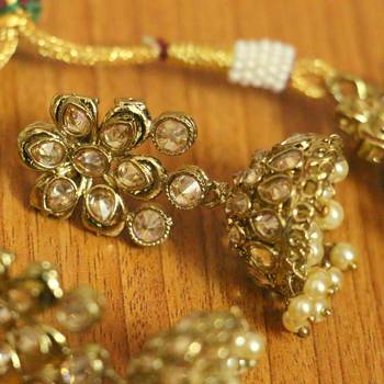 White Pearl Necklace Sets 2